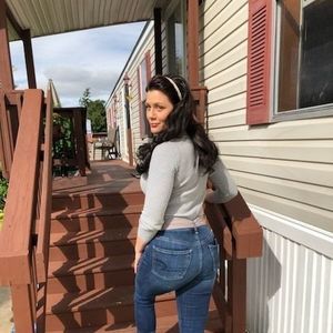 Meet your Posher, Lucy